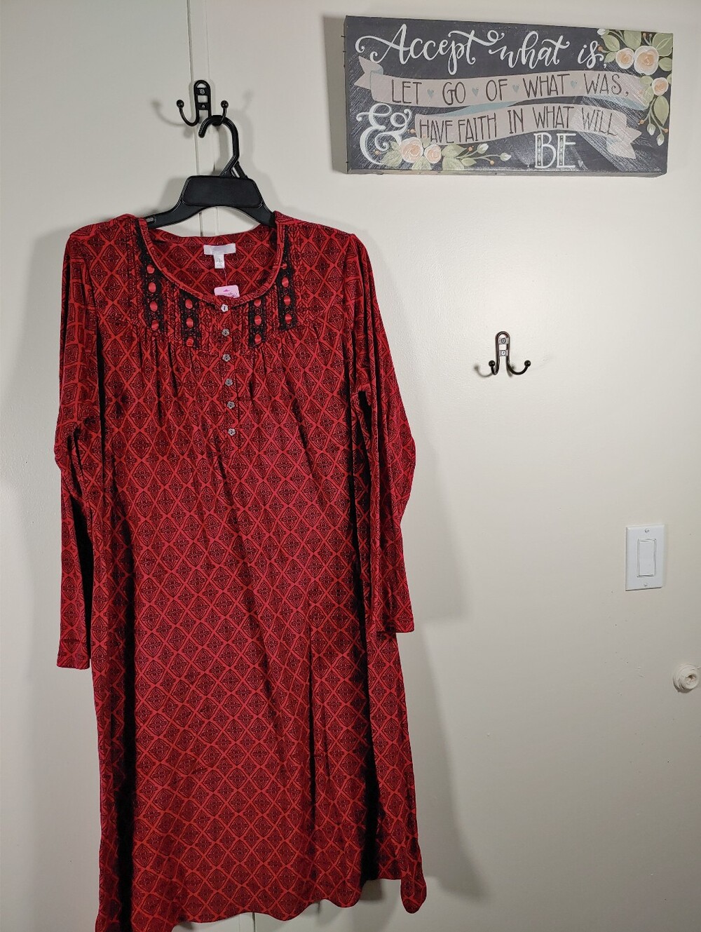 Like New Secret Treasures Large 12/14 Red & Black Velour Long Sleeve Nightgown